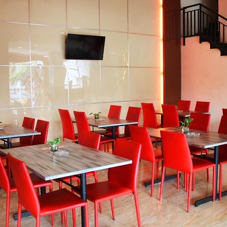 Maleosan Inn Manado Hotel Extérieur photo